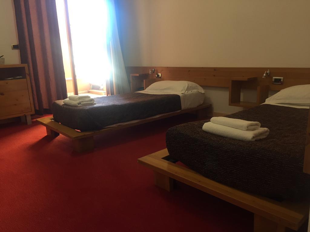 Hotel Bermon ティラナ エクステリア 写真