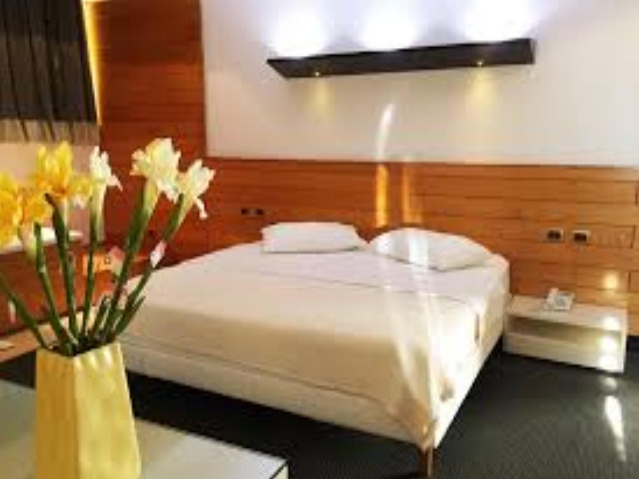 Hotel Bermon ティラナ エクステリア 写真