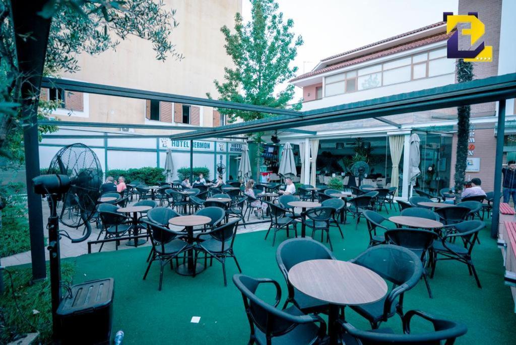 Hotel Bermon ティラナ エクステリア 写真