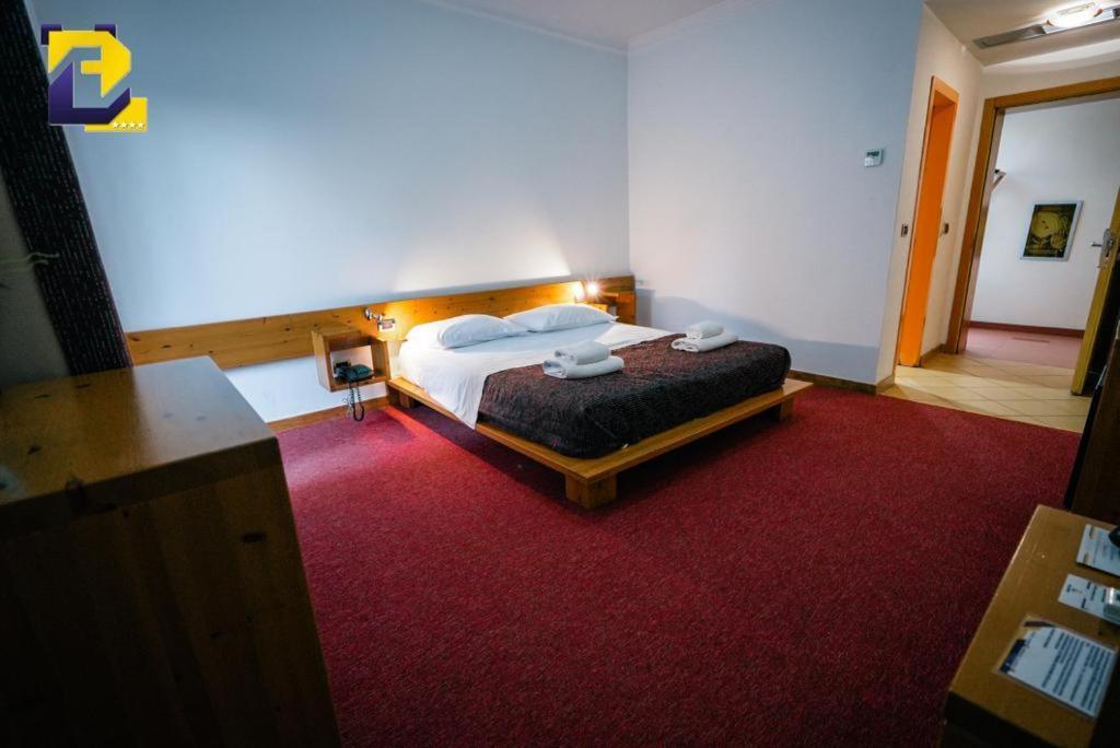 Hotel Bermon ティラナ エクステリア 写真