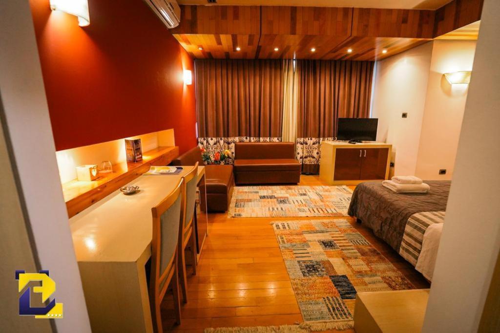 Hotel Bermon ティラナ エクステリア 写真