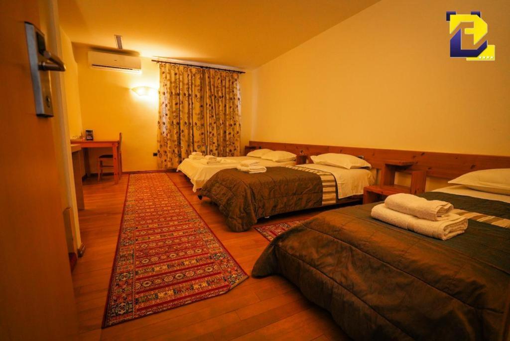Hotel Bermon ティラナ エクステリア 写真