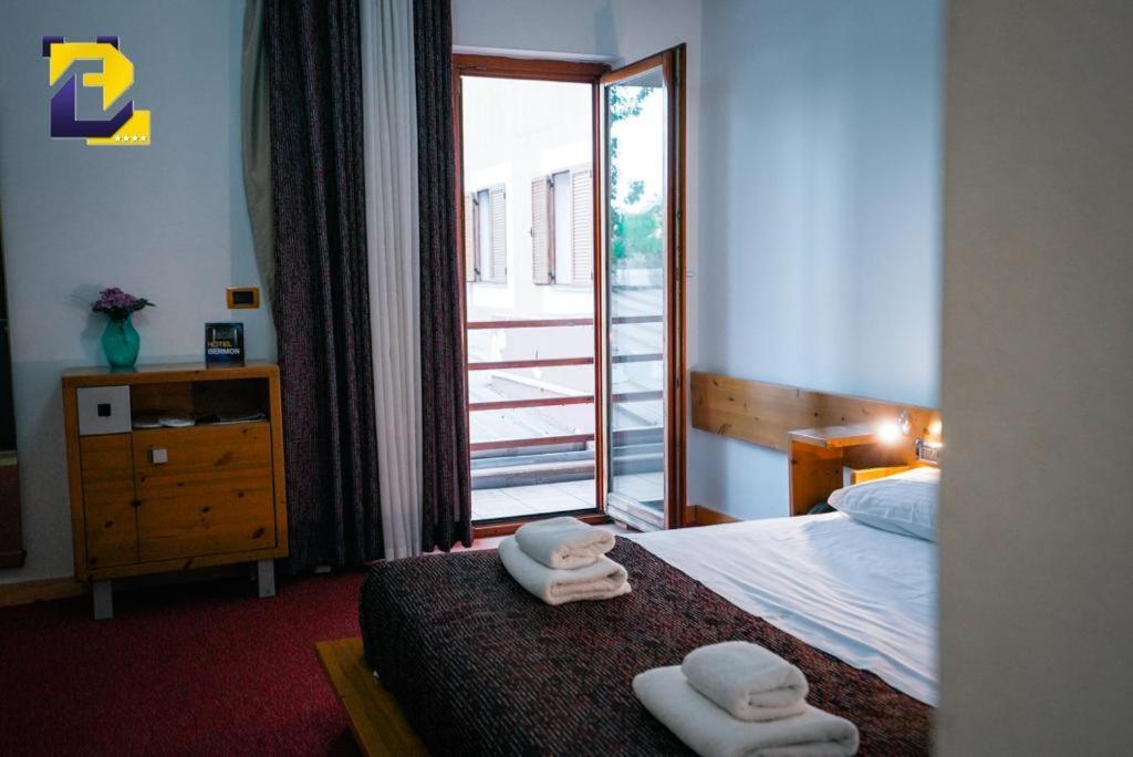 Hotel Bermon ティラナ エクステリア 写真