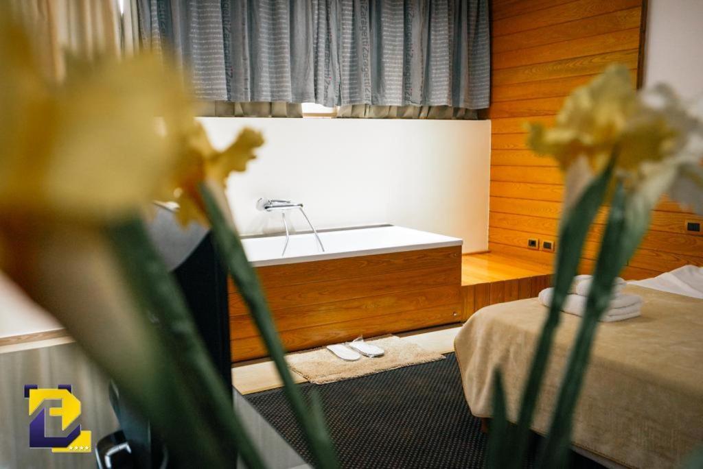 Hotel Bermon ティラナ エクステリア 写真
