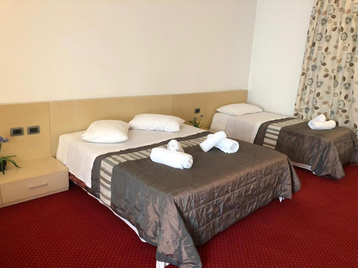 Hotel Bermon ティラナ エクステリア 写真